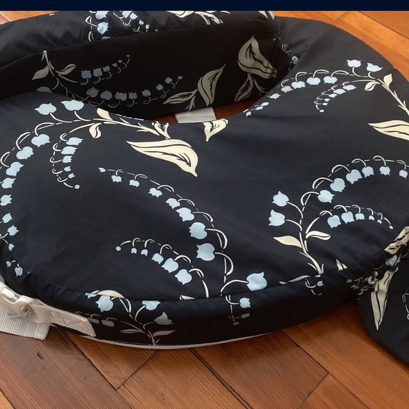 Nursing pillow - Picture 1 of 2